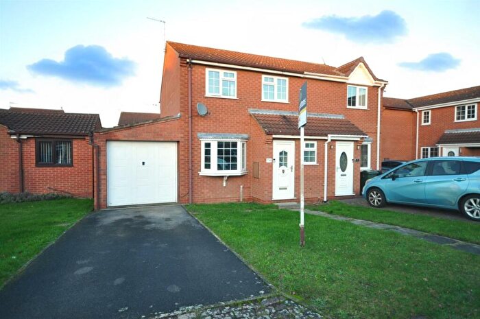 3 Bedroom Semi Detached House For Sale In St. Georges Close, Thorne, Doncaster, DN8