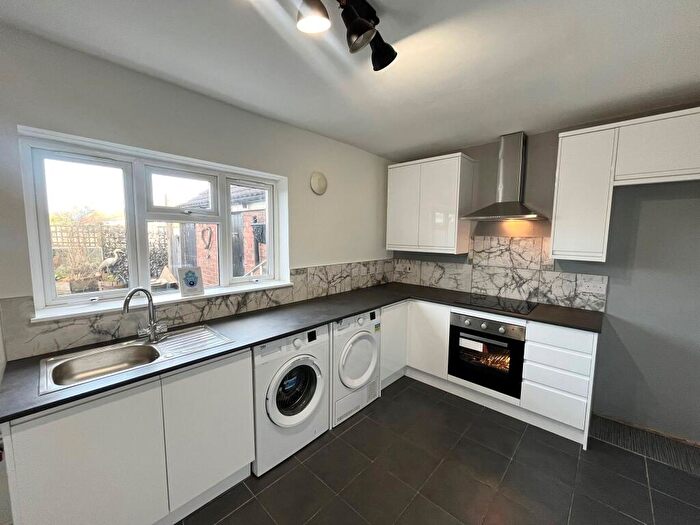 3 Bedroom End Of Terrace House To Rent In School Street, DE12