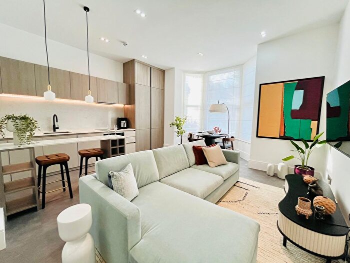 3 Bedroom Flat To Rent In Brondesbury Road, Queens Park, NW6