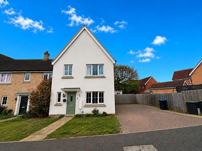 4 Bedroom Semi-Detached House For Sale In Osprey Drive, Stowmarket, IP14