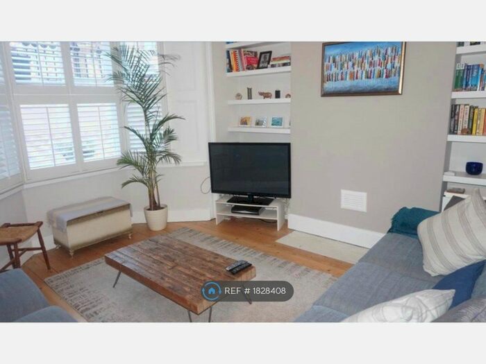 1 Bedroom Flat To Rent In Kitto Road, London, SE14
