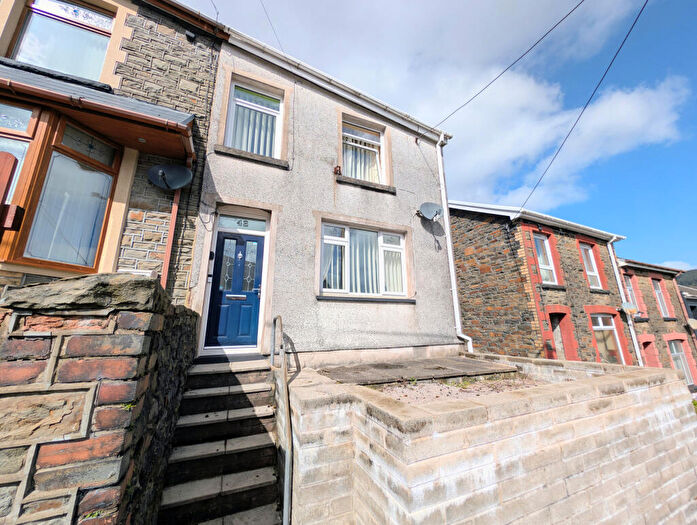 3 Bedroom End Of Terrace House For Sale In Thomas Street, Mountain Ash, CF45