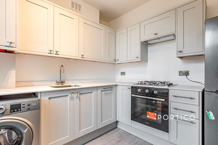 2 Bedroom Flat To Rent In North Cross Road, London, SE22