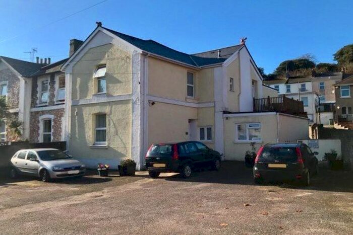 1 Bedroom Flat To Rent In Lymington Road, Torquay, TQ1