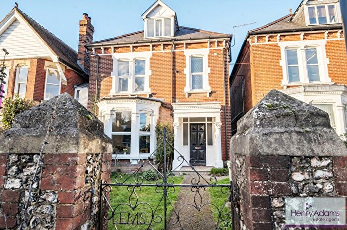 1 Bedroom Flat For Sale In Station Road, Petersfield, GU32