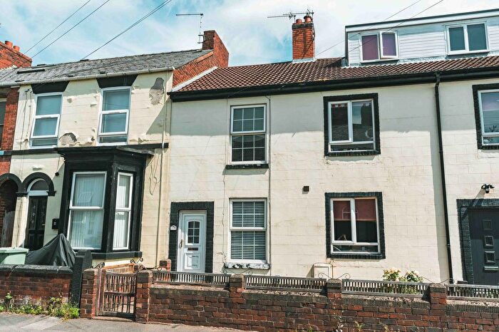 2 Bedroom Terraced House To Rent In Compton Street, Chesterfield, S40