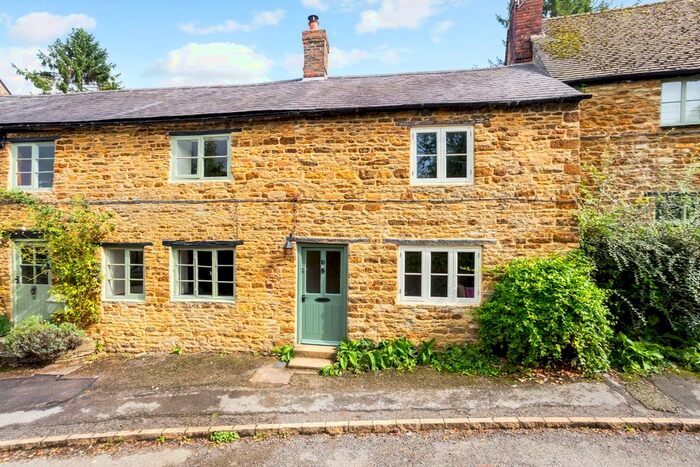 3 Bedroom Cottage To Rent In Red Lion Street, Kings Sutton, Banbury, OX17