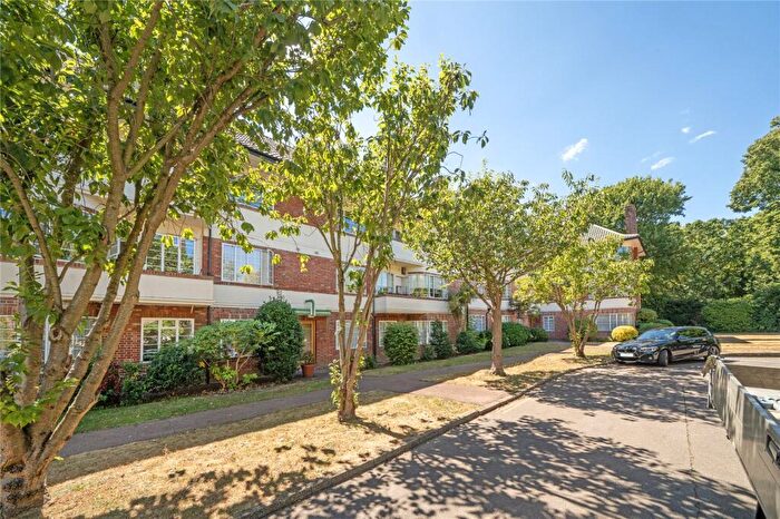 3 Bedroom Flat To Rent In Hermitage Court, Woodford Road, London, E18