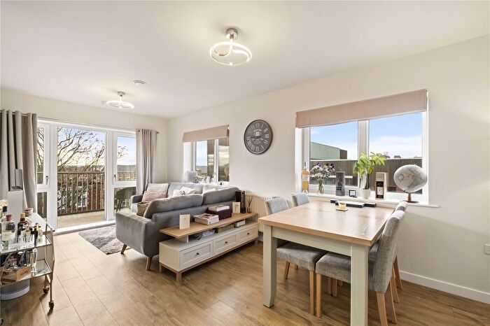 2 Bedroom Flat For Sale In Springfield Drive, London, SW17