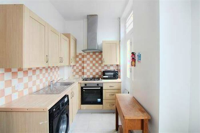 4 Bedroom Apartment To Rent In Seven Sisters Road, London, N7