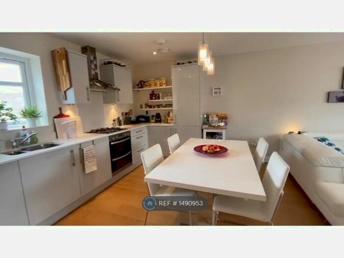 2 Bedroom Flat To Rent In Faringdon Road, Earley (Woodley), Reading, RG6