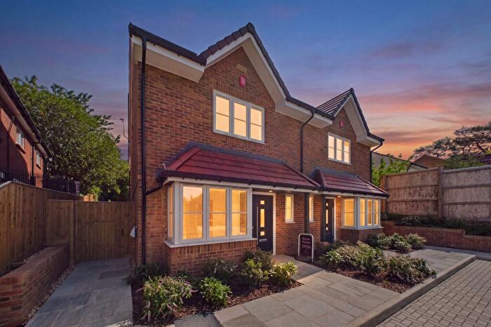 3 Bedroom Semi Detached House For Sale In Old Bath Road, Charvil, Reading, Berkshire, RG10