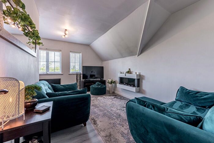 2 Bedroom Flat For Sale In Reddicap Heath Road, Sutton Coldfield, B75