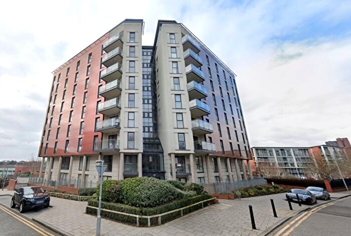 2 Bedroom Flat For Sale In Mason Way, Birmingham, West Midlands, B15