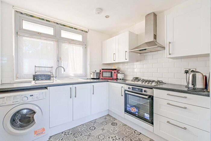 3 Bedroom Maisonette For Sale In Glengarnock Avenue, Isle Of Dogs, London, E14