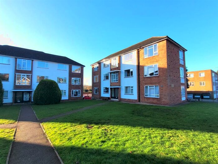 1 Bedroom Flat To Rent In Balfour Court, Lichfield Road, Four Oaks, B74