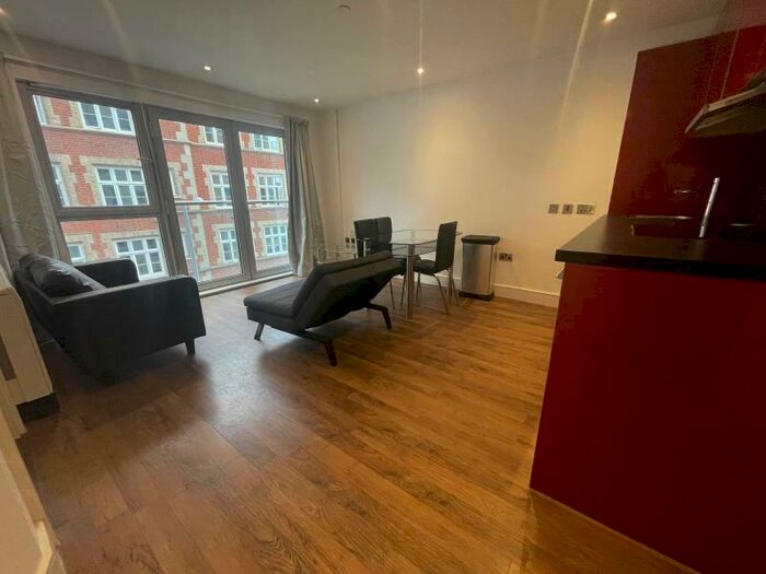 2 Bedroom Apartment To Rent In Hanley House, Nottingham, NG1