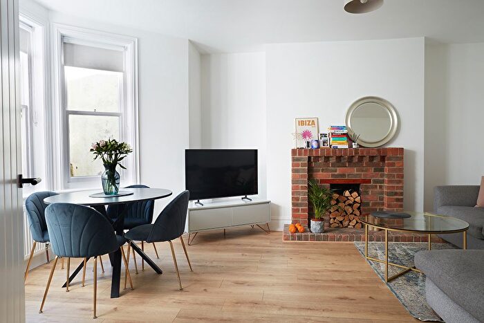 1 Bedroom Flat To Rent In Selborne Road, Hove, BN3