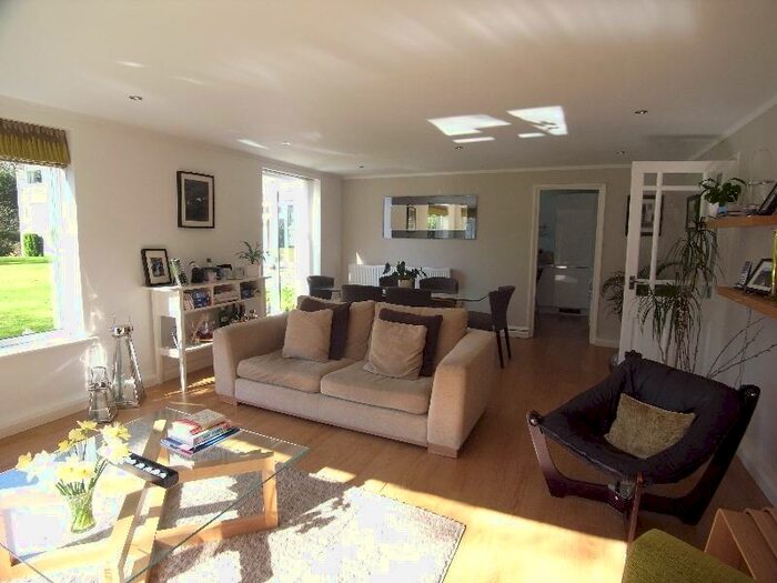 2 Bedroom Apartment To Rent In Wedgewood Court, Roundhay, Leeds, LS8