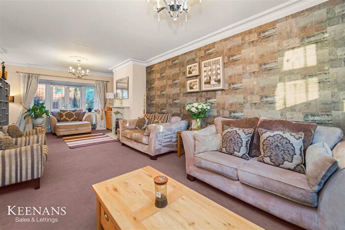 5 Bedroom Semi-Detached House For Sale In Hilton Lane, Prestwich, M25