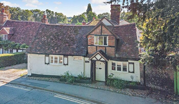 3 Bedroom Detached House For Sale In Pangbourne Hill, Pangbourne, Berkshire, RG8