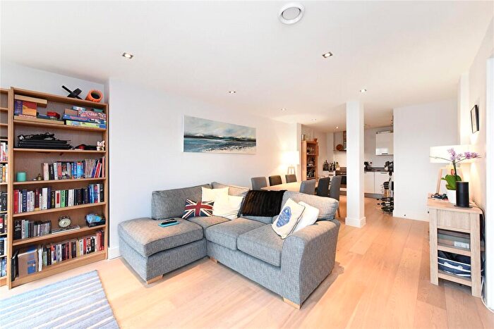 2 Bedroom Flat To Rent In Theatro Tower, Creek Road, SE8