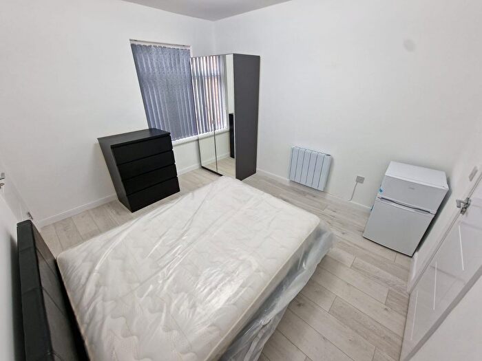 1 Bedroom Studio To Rent In Kingston Road, Room, Luton, Bedfordshire, LU2