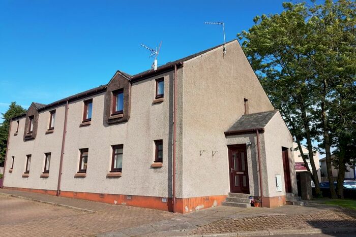 2 Bedroom Flat To Rent In Wellhead Court, Lanark, ML11
