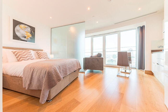 Flat To Rent In Crossharbour Plaza, Canary Wharf, E14