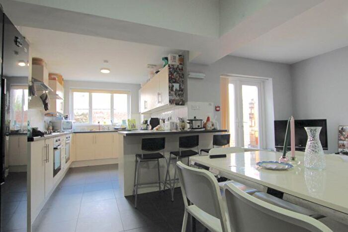 7 Bedroom Terraced House To Rent In Australia Road, Cardiff, CF14