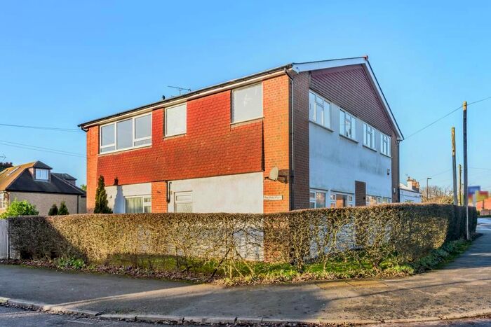 2 Bedroom Flat To Rent In Oaktree Place, Amersham, HP6