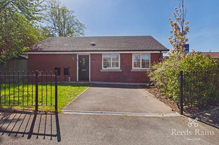 2 Bedroom Bungalow For Sale In Lomas Close, Salford, M5