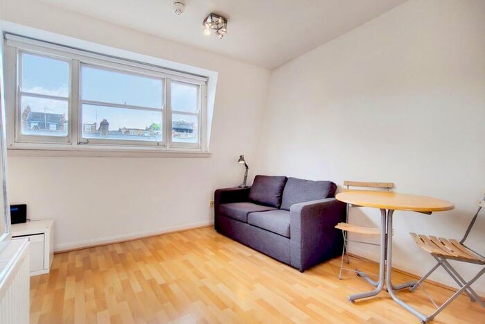 Studio To Rent In Earls Court Gardens, Earls Court SW5