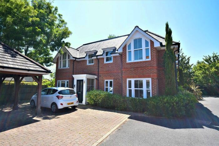 1 Bedroom Flat To Rent In Geranium Lodge, Geranium Gardens, Denmead, Waterlooville, Hampshire, PO7