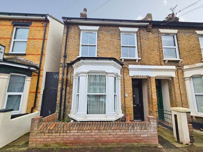 2 Bedroom Flat To Rent In Gordon Road, Southend On Sea, SS1