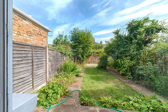 1 Bedroom Apartment To Rent In Agamemnon Road, West Hampstead, NW6