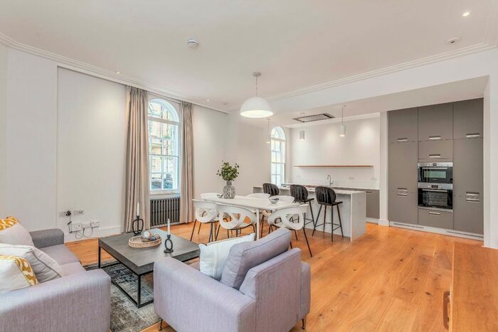 3 Bedroom Flat To Rent In Stone House, Weymouth Street, London, Greater London, W1W