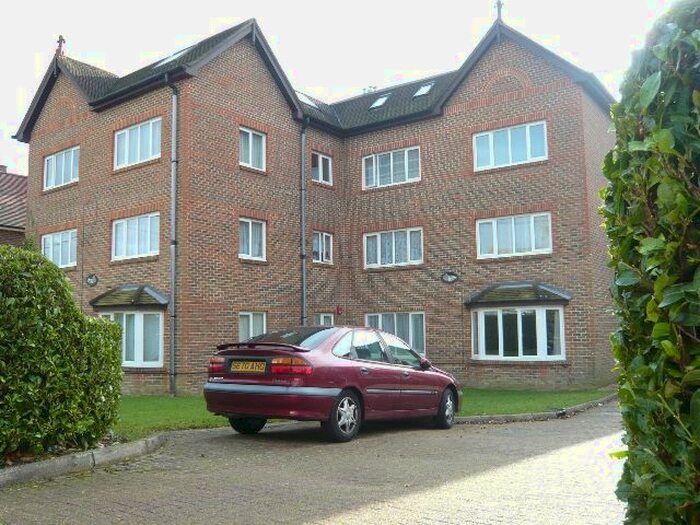 Studio To Rent In Perryfield Road, Crawley, RH11