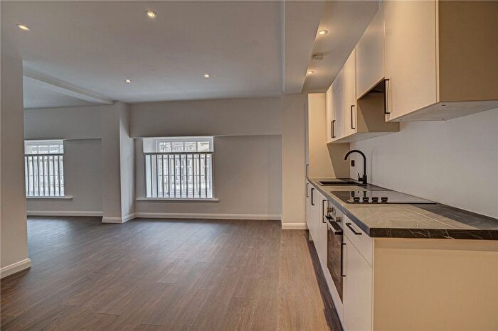 2 Bedroom Flat To Rent In High Street, Old Town, Swindon, Wiltshire, SN1