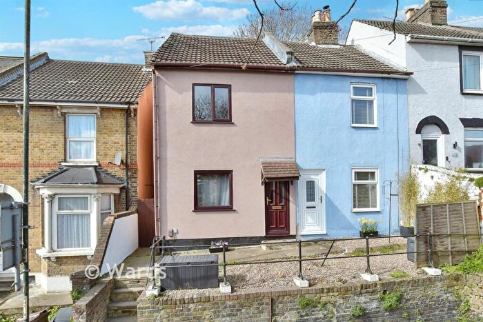 3 Bedroom End Of Terrace House For Sale In Bill Street Road, Frindsbury, Rochester, Kent, ME2