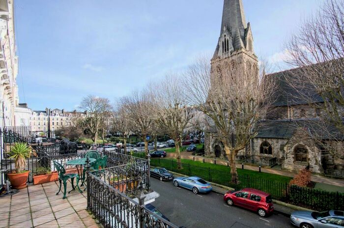 1 Bedroom Flat To Rent In Redcliffe Square, Chelsea, London, SW10