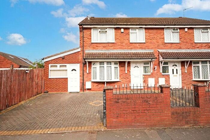 5 Bedroom Semi Detached House For Sale In Spark Street, Birmingham, B11