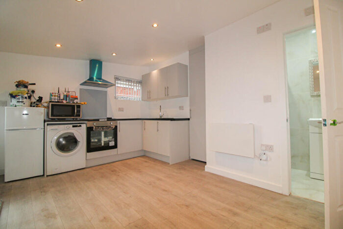 Studio To Rent In Granby Road Luton, LU4