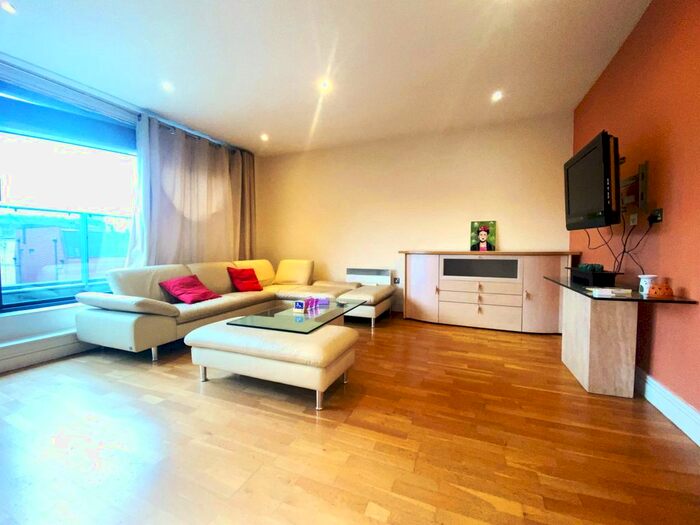 3 Bedroom Maisonette To Rent In - Ensign Street, Wapping, E1