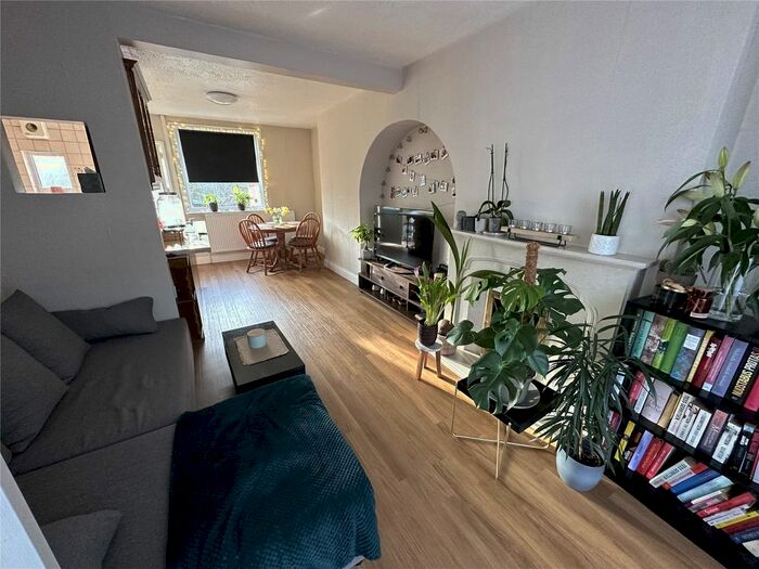 2 Bedroom End Of Terrace House To Rent In Vinecote Road, Longford, Coventry, West Midlands, CV6