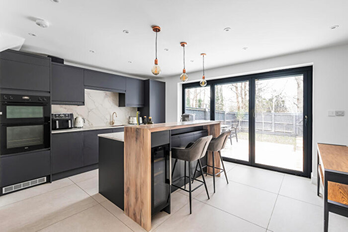 3 Bedroom End Of Terrace House For Sale In The Greenway, Oxted, Surrey, RH8