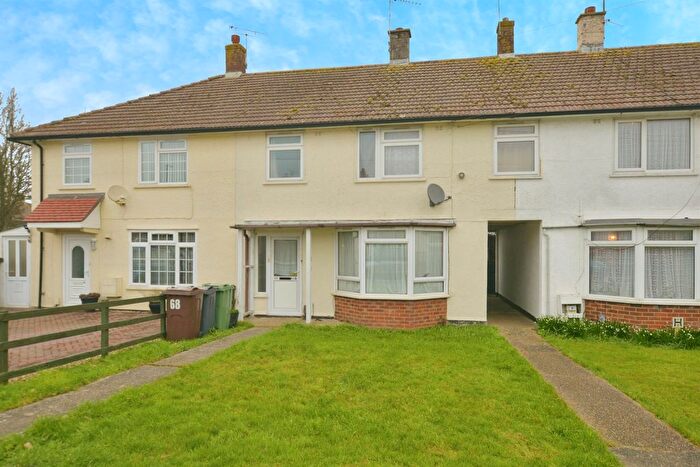 2 Bedroom Flat For Sale In Bond Road, Ashford, TN23