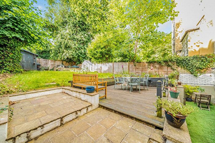 2 Bedroom Flat For Sale In Hamlet Road, Crystal Palace, London, SE19