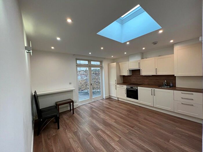 1 Bedroom Flat To Rent In Navigator Square, London, N19