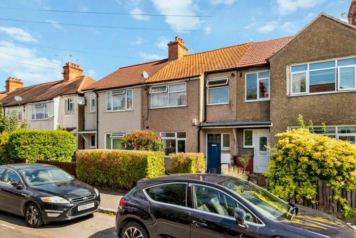 Maisonette To Rent In De'arn Gardens, Mitcham, CR4